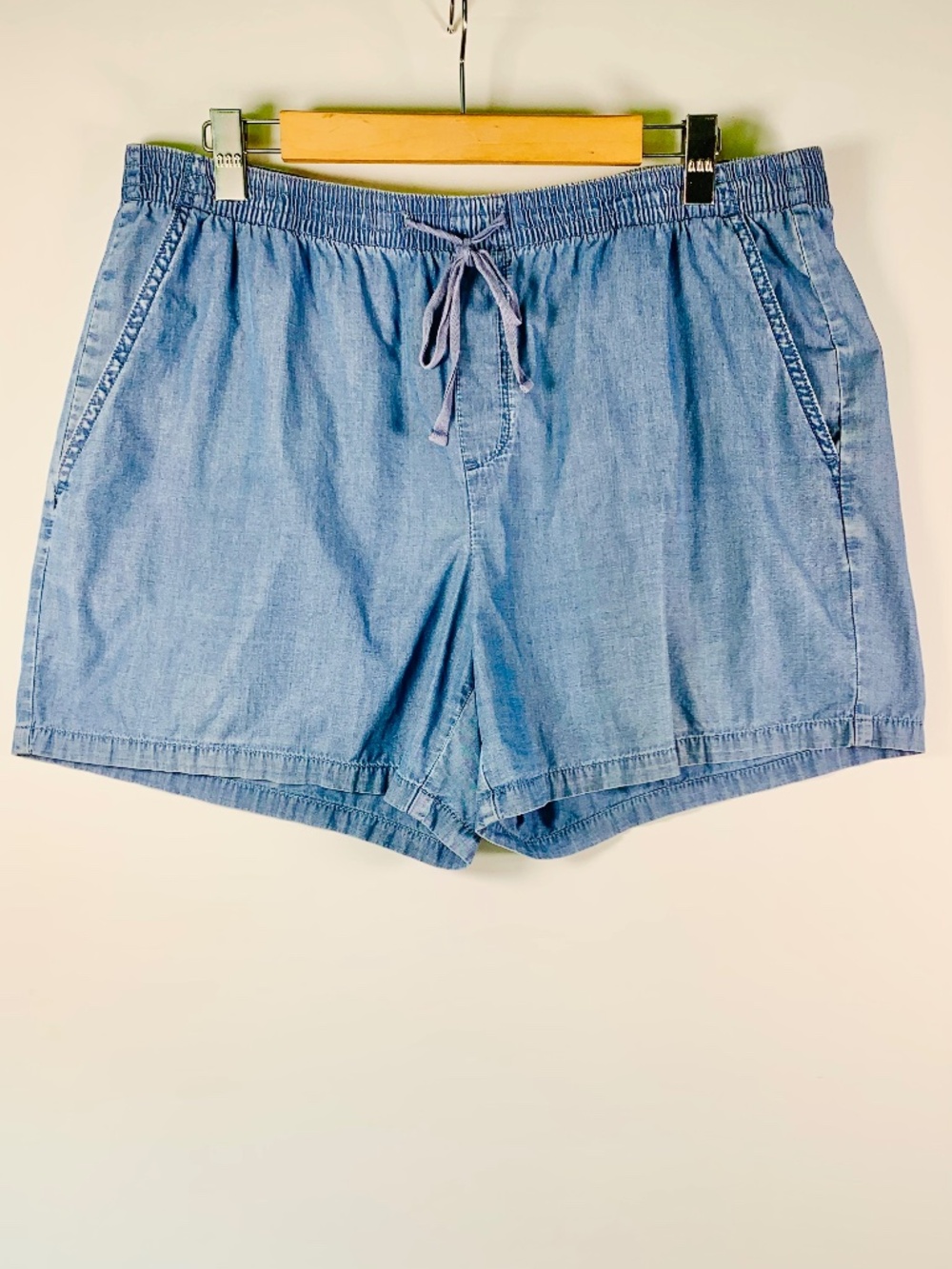 St. John’s Bay Casual Light Blue Chambray Denim Shorts Elastic Waist Pull On